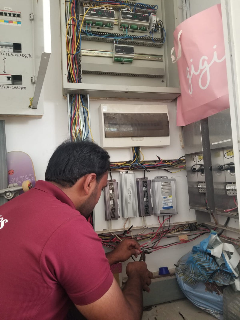Fix It Mates electrician carrying out electrical wiring repair in Dubai property